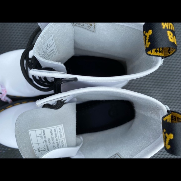 Dr. Martens iconic 1460 8-eye combat boot white size 9 perfect condition NEW - Picture 9 of 12